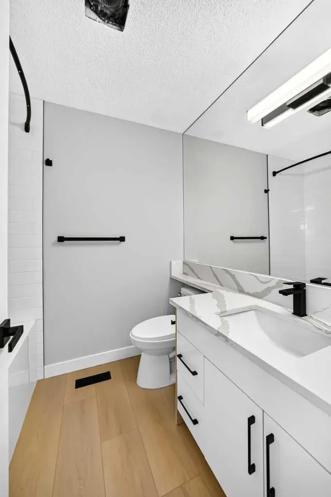 7834 21 Street SE Calgary AB T2C 1Y7