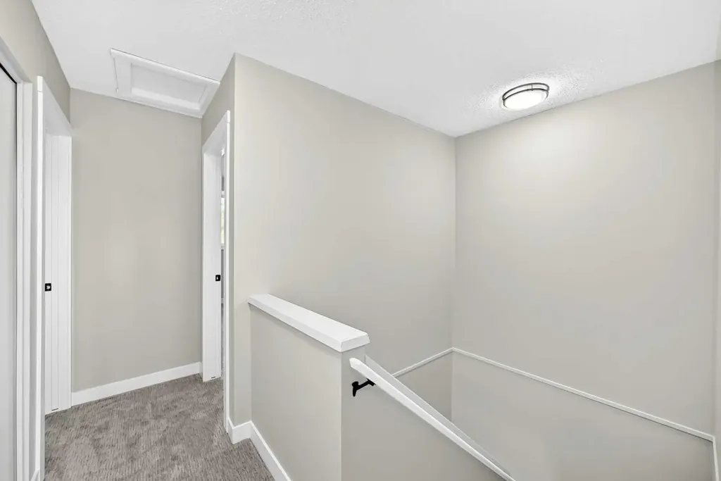 7834 21 Street SE Calgary AB T2C 1Y7