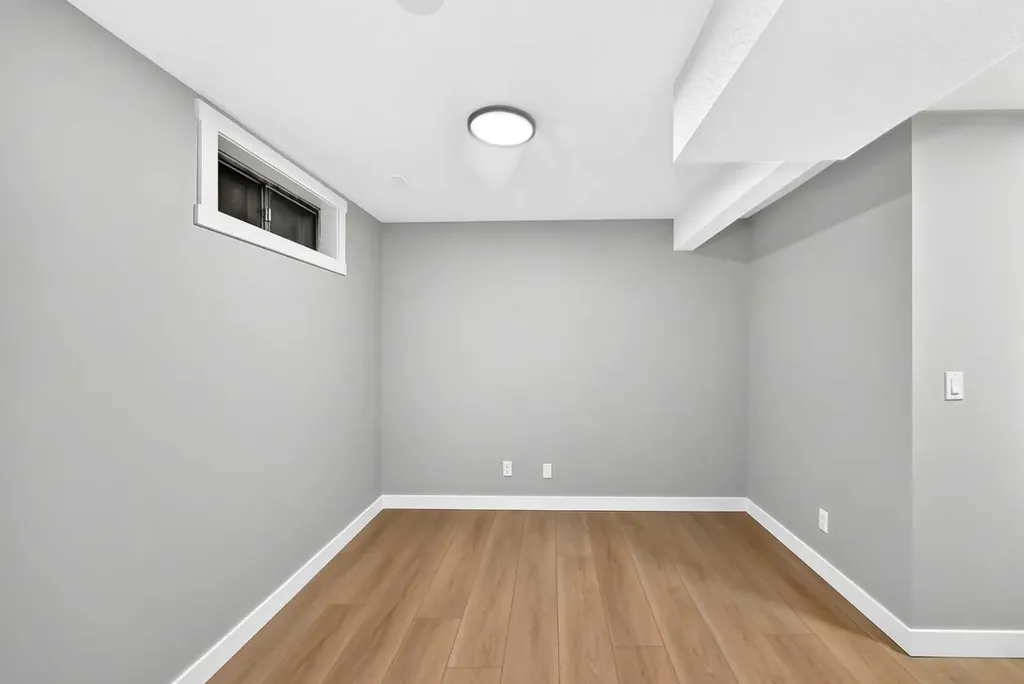 7834 21 Street SE Calgary AB T2C 1Y7