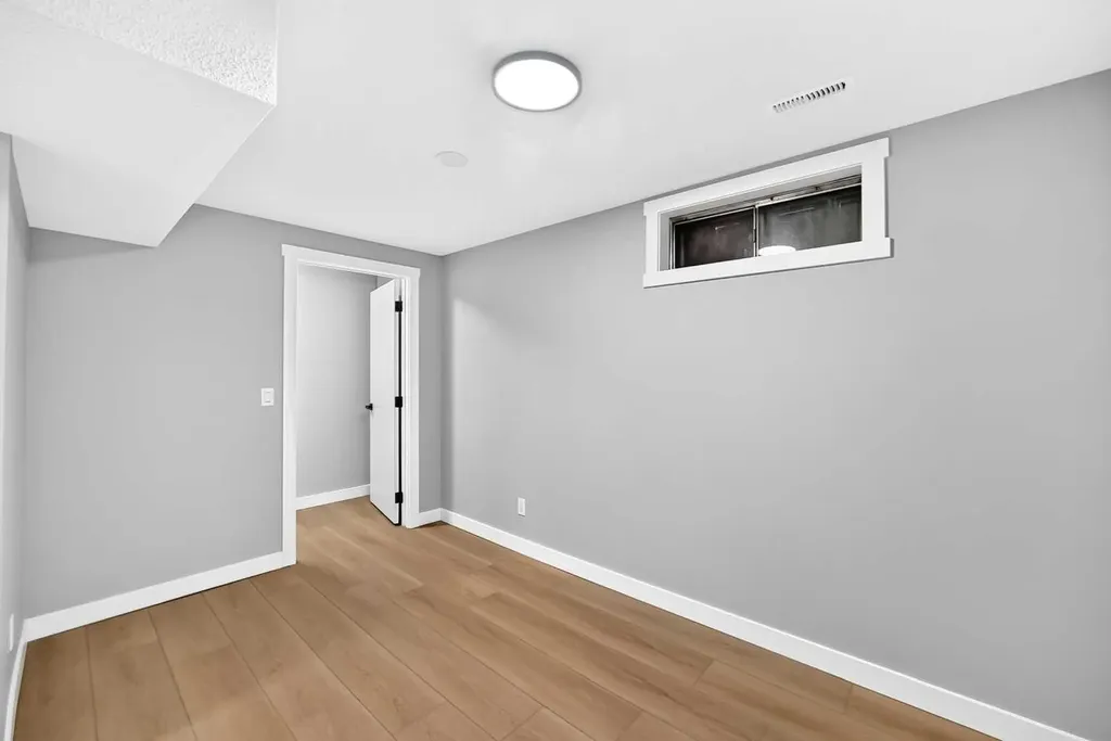 7834 21 Street SE Calgary AB T2C 1Y7
