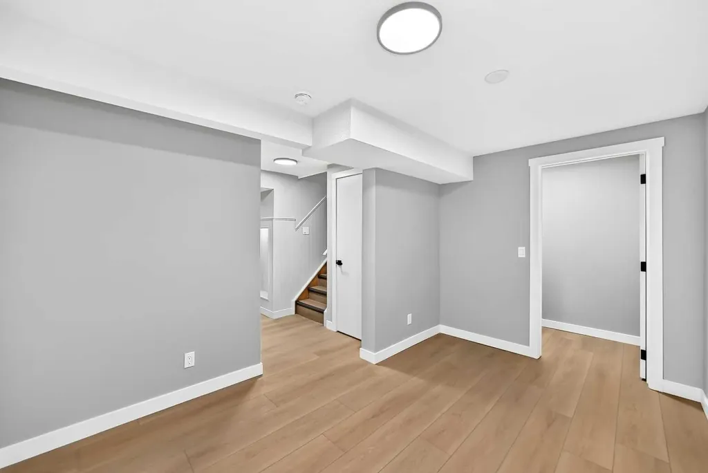 7834 21 Street SE Calgary AB T2C 1Y7