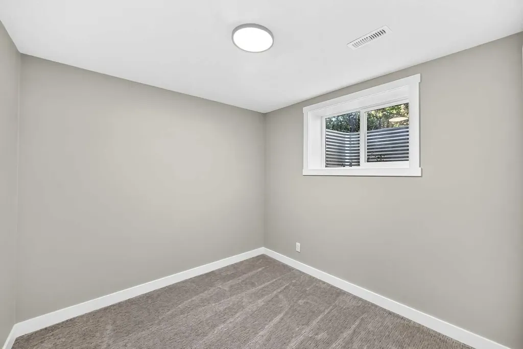 7834 21 Street SE Calgary AB T2C 1Y7