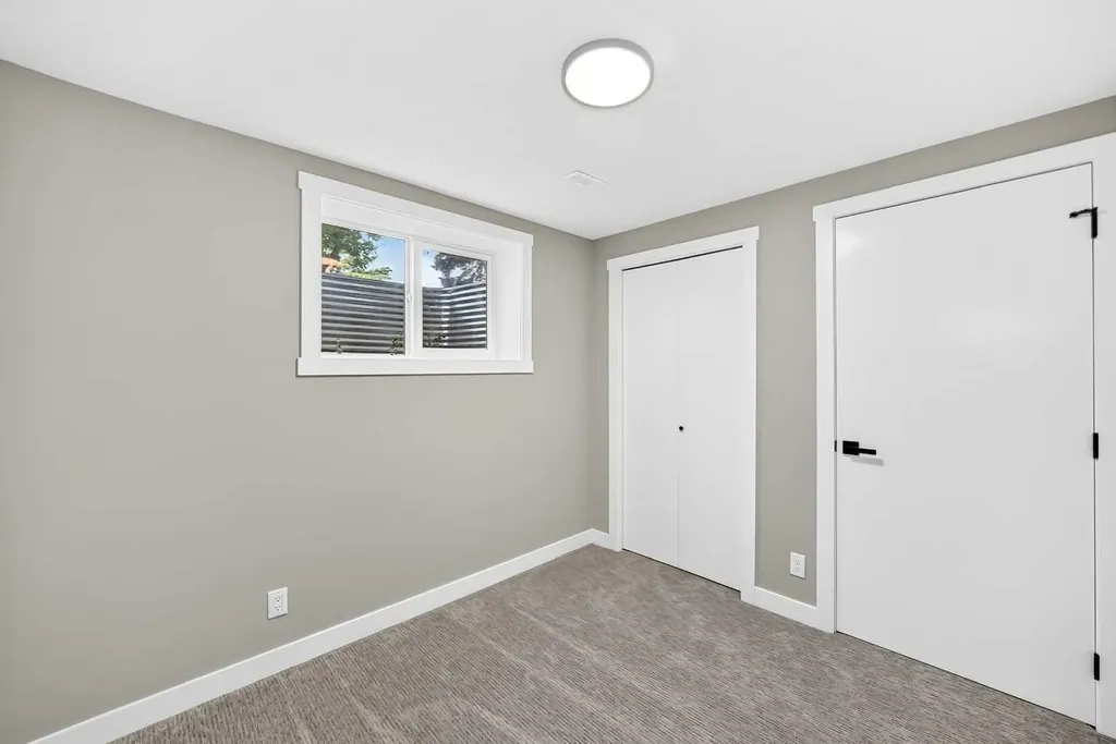 7834 21 Street SE Calgary AB T2C 1Y7
