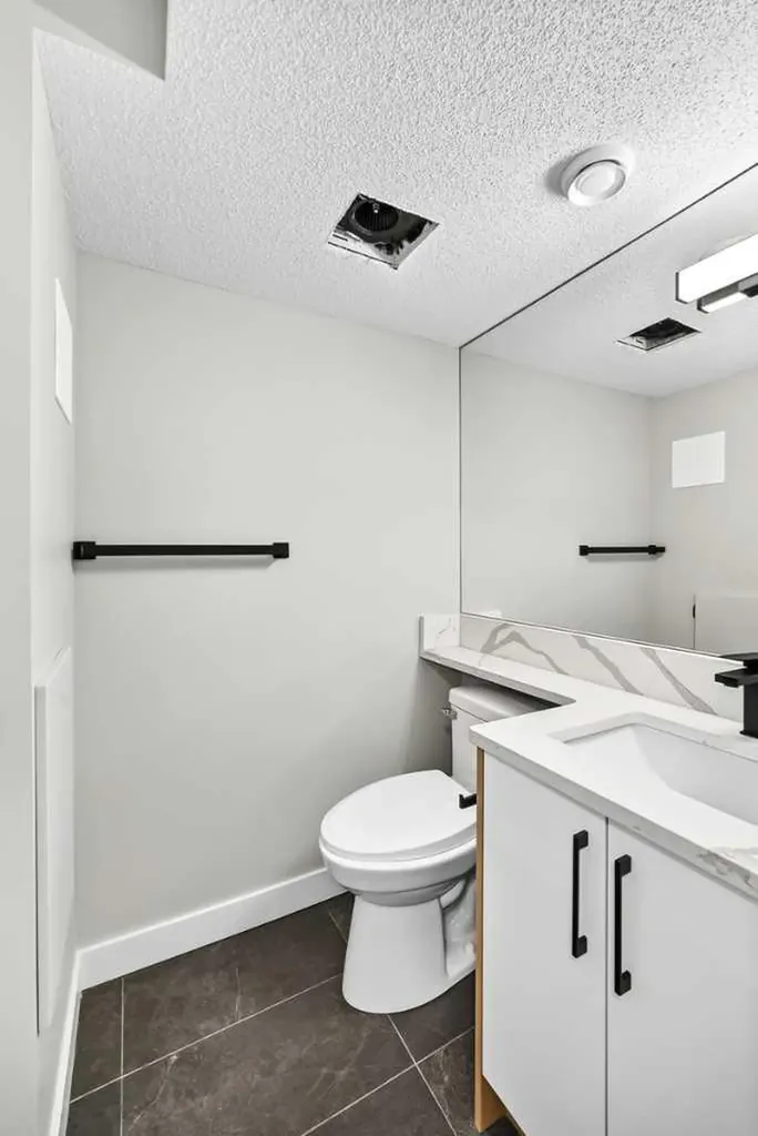 7834 21 Street SE Calgary AB T2C 1Y7