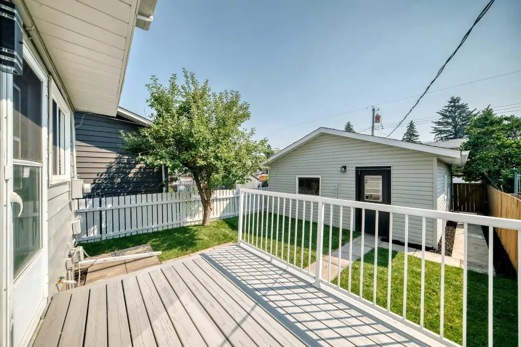 7834 21 Street SE Calgary AB T2C 1Y7