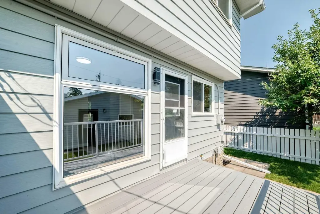 7834 21 Street SE Calgary AB T2C 1Y7