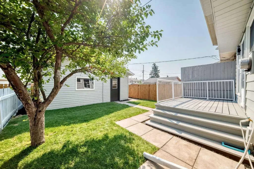 7834 21 Street SE Calgary AB T2C 1Y7