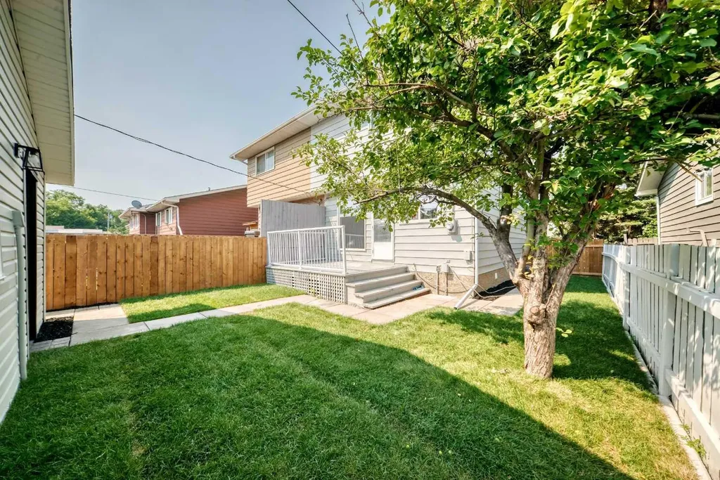 7834 21 Street SE Calgary AB T2C 1Y7