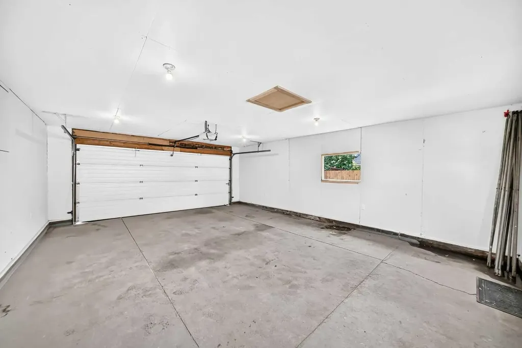 7834 21 Street SE Calgary AB T2C 1Y7