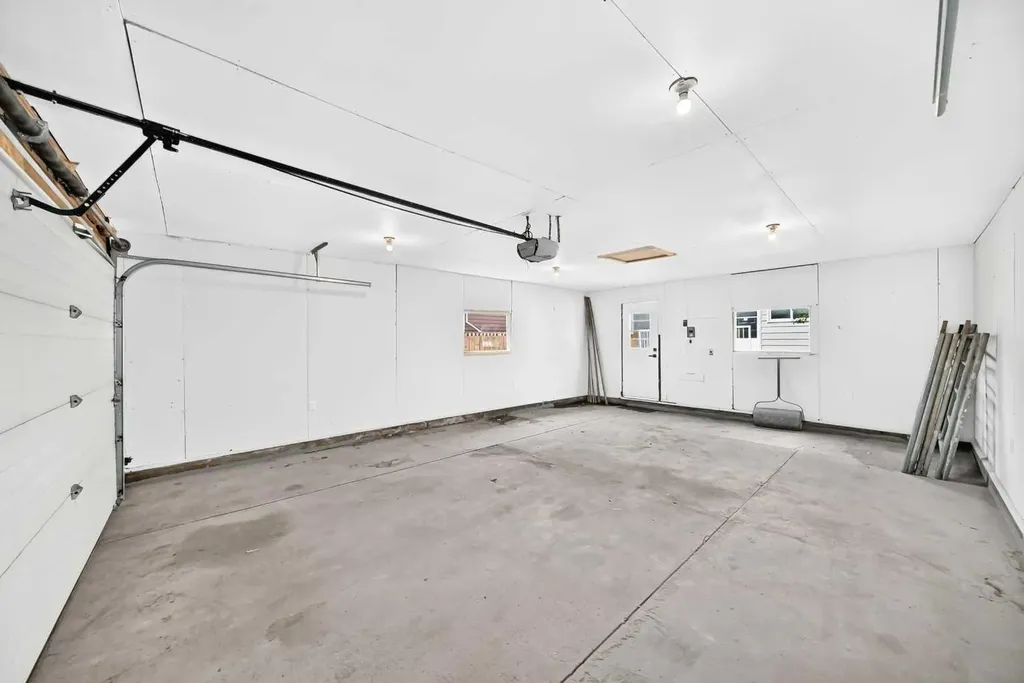 7834 21 Street SE Calgary AB T2C 1Y7