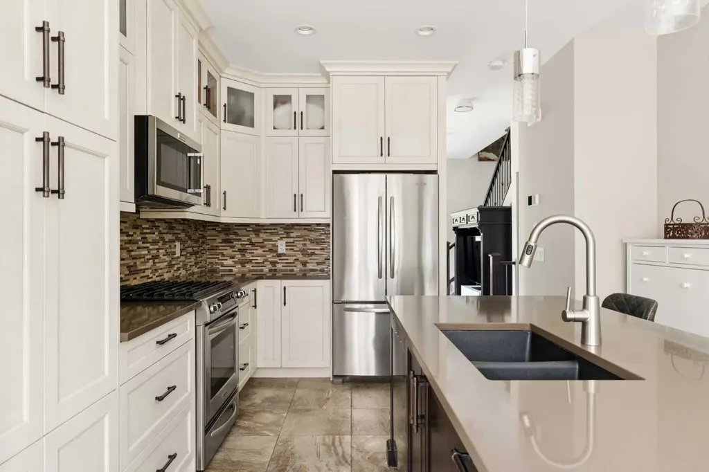 3824 Sarcee Road SW Calgary AB T3E 7W9