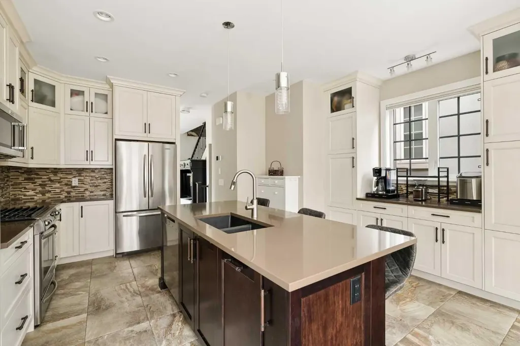 3824 Sarcee Road SW Calgary AB T3E 7W9