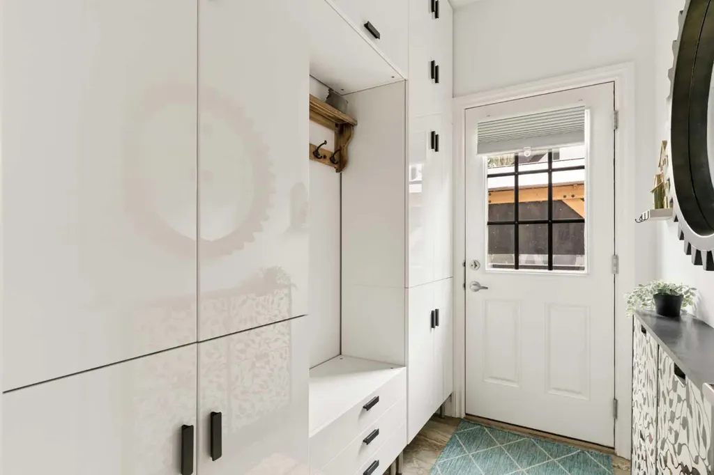 3824 Sarcee Road SW Calgary AB T3E 7W9