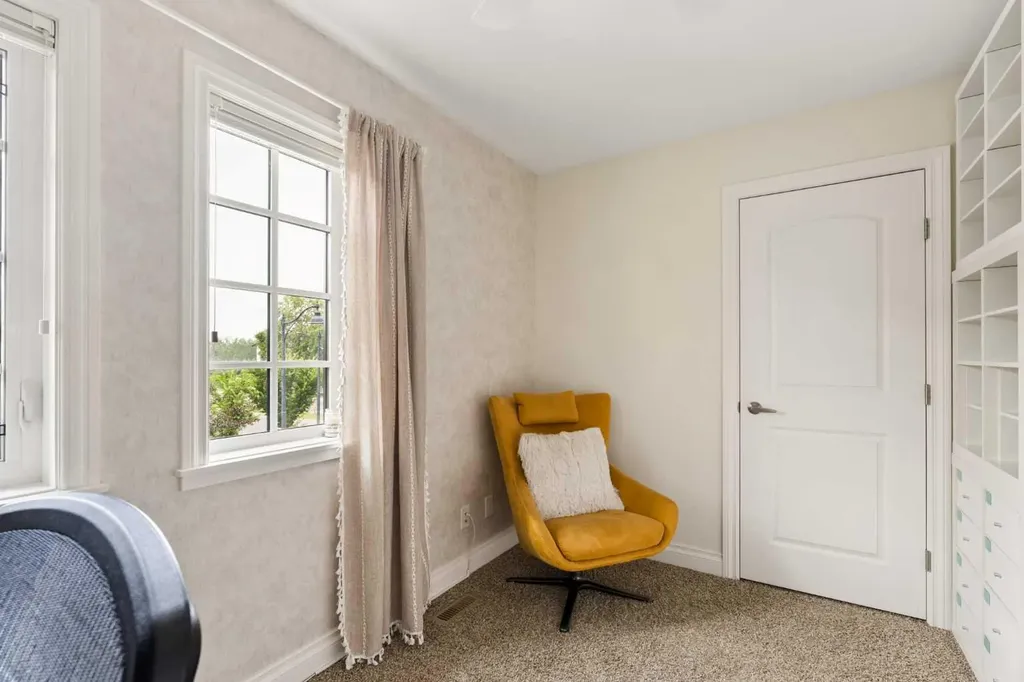 3824 Sarcee Road SW Calgary AB T3E 7W9