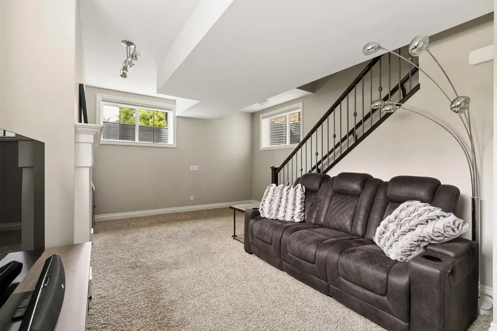 3824 Sarcee Road SW Calgary AB T3E 7W9
