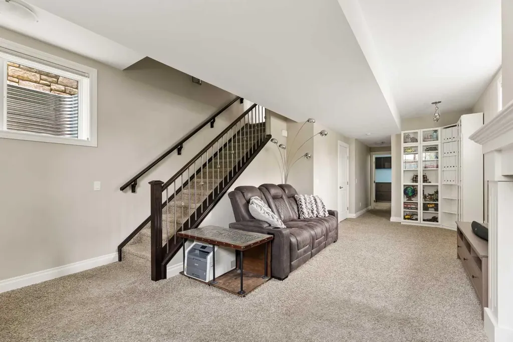 3824 Sarcee Road SW Calgary AB T3E 7W9