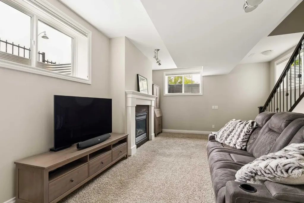 3824 Sarcee Road SW Calgary AB T3E 7W9