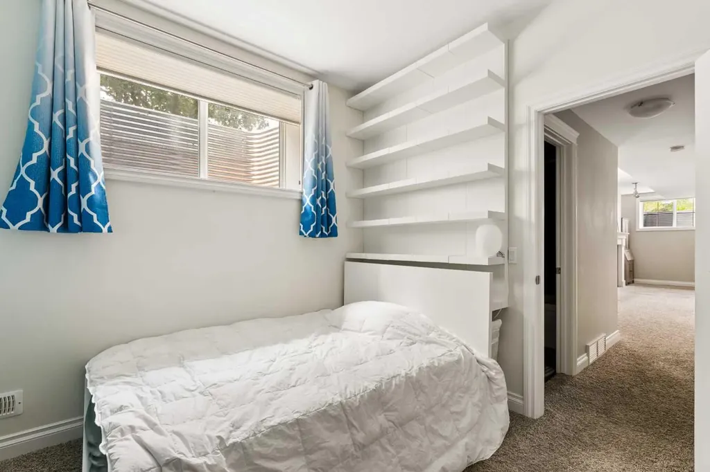3824 Sarcee Road SW Calgary AB T3E 7W9