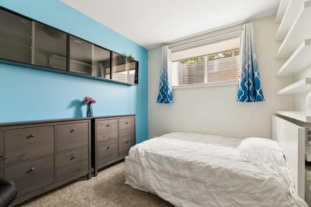 3824 Sarcee Road SW Calgary AB T3E 7W9