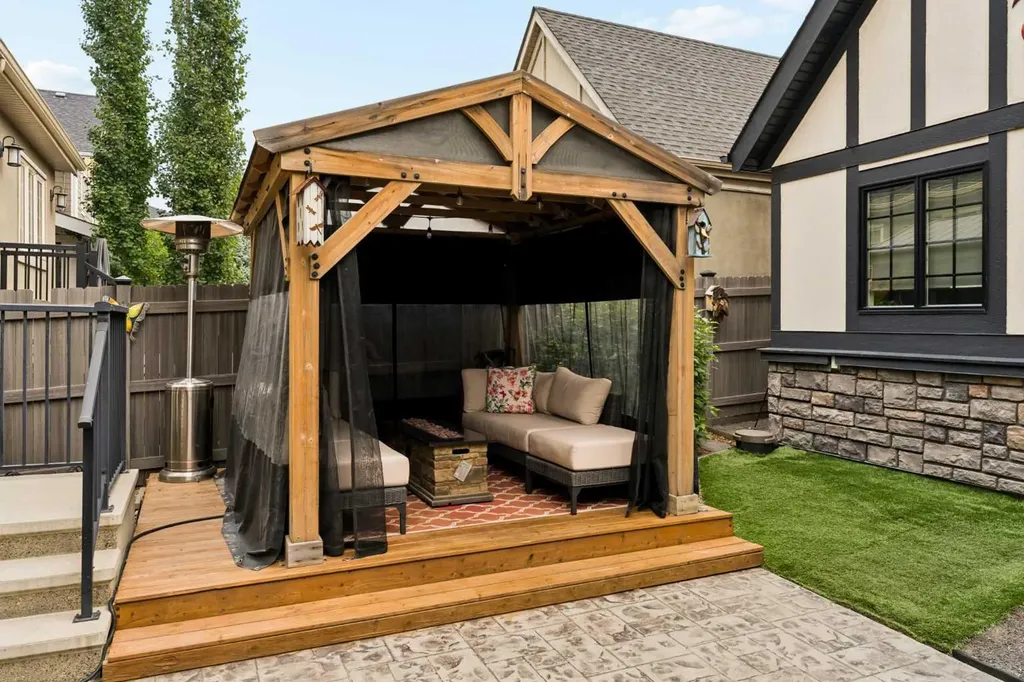 3824 Sarcee Road SW Calgary AB T3E 7W9