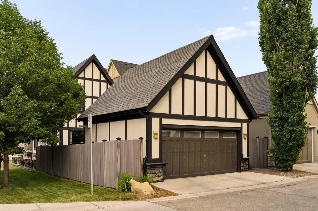 3824 Sarcee Road SW Calgary AB T3E 7W9