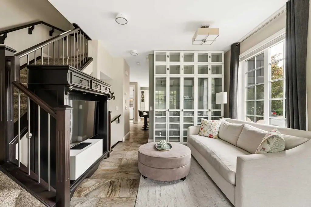3824 Sarcee Road SW Calgary AB T3E 7W9