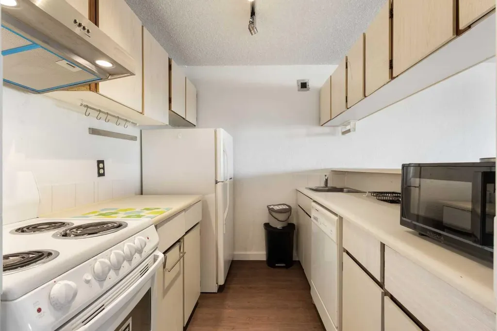 221 6 Avenue SE Calgary AB T2G 4Z9