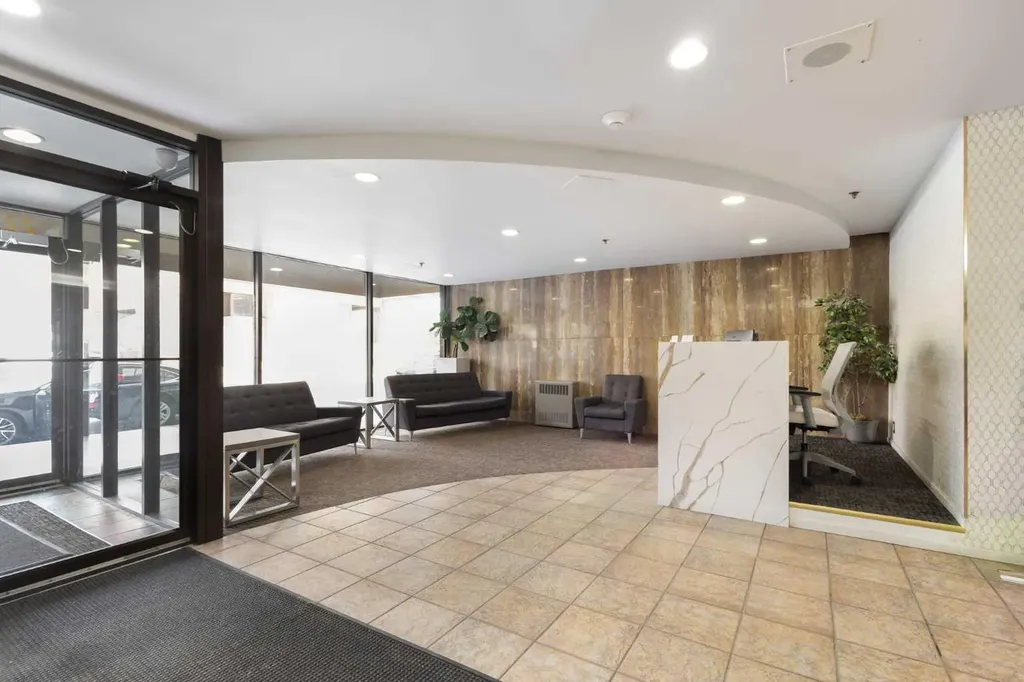 221 6 Avenue SE Calgary AB T2G 4Z9