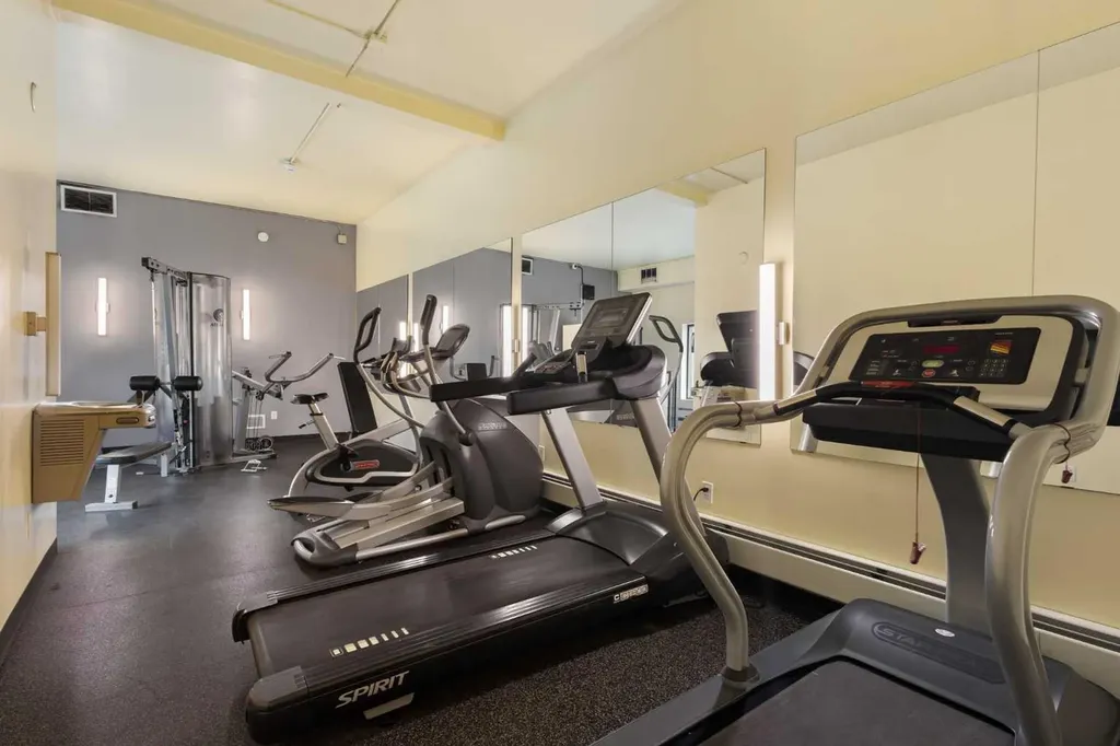 221 6 Avenue SE Calgary AB T2G 4Z9
