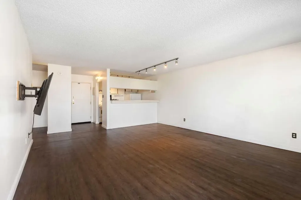 221 6 Avenue SE Calgary AB T2G 4Z9