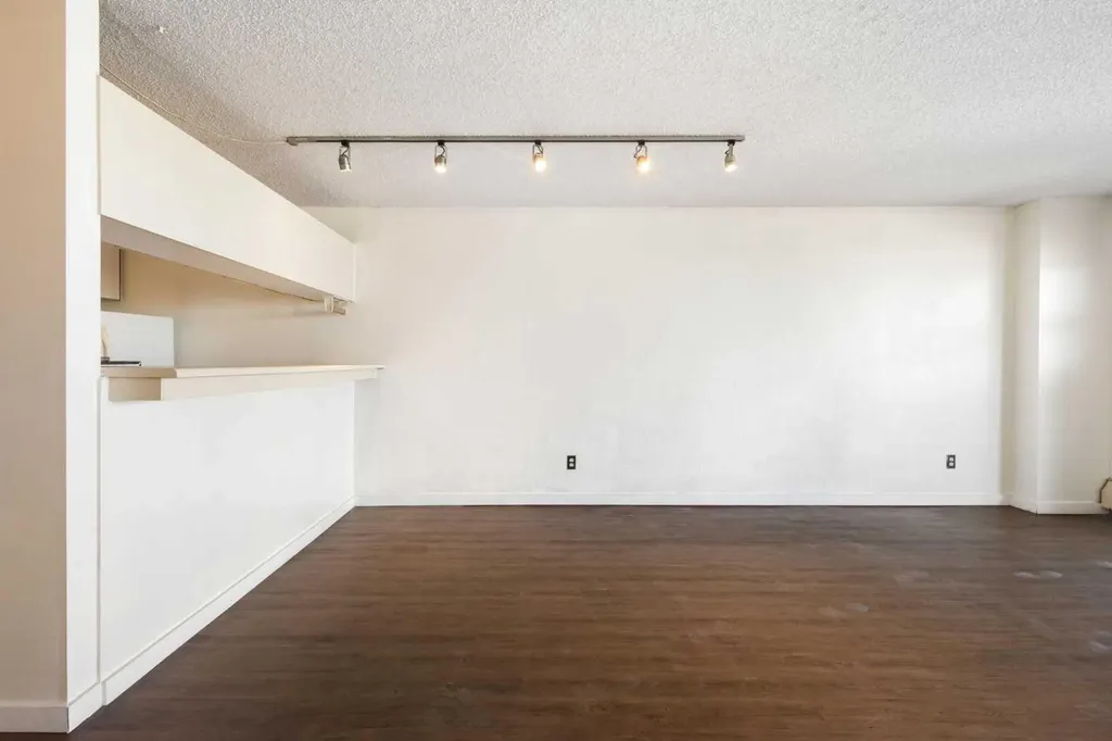 221 6 Avenue SE Calgary AB T2G 4Z9