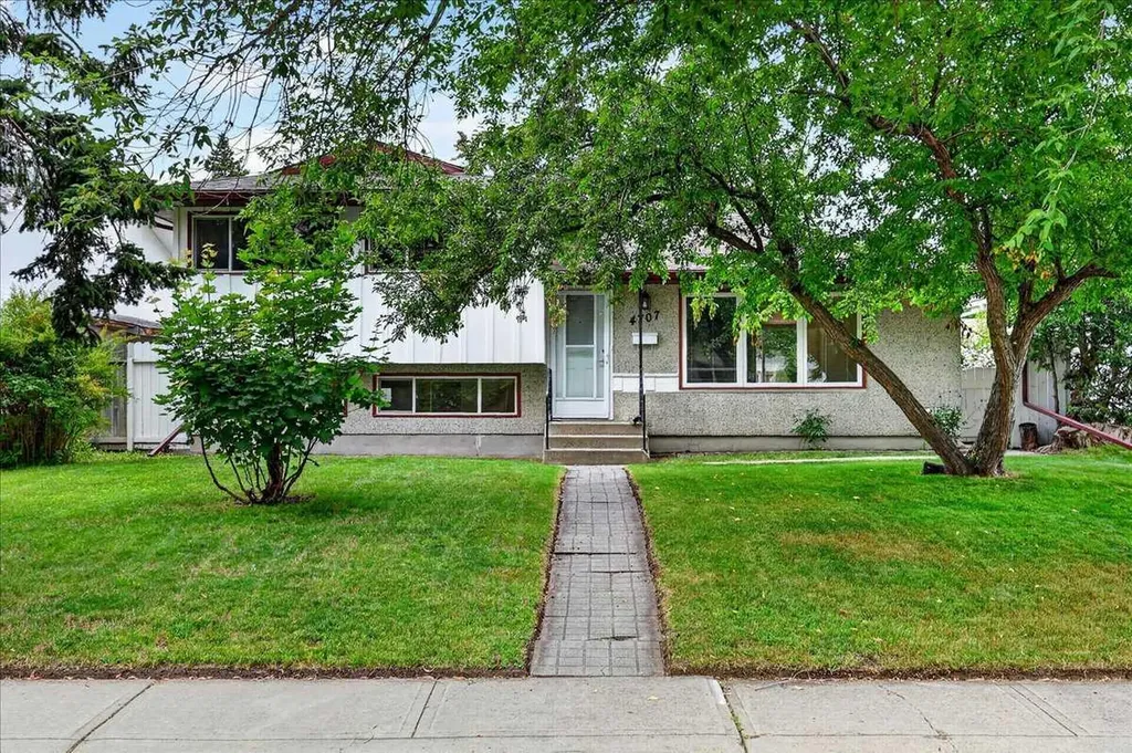 4707 Brockington Road NW Calgary AB T2L 1R5