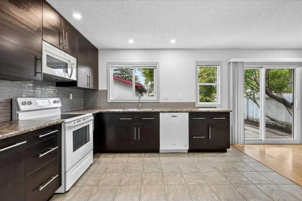 4707 Brockington Road NW Calgary AB T2L 1R5