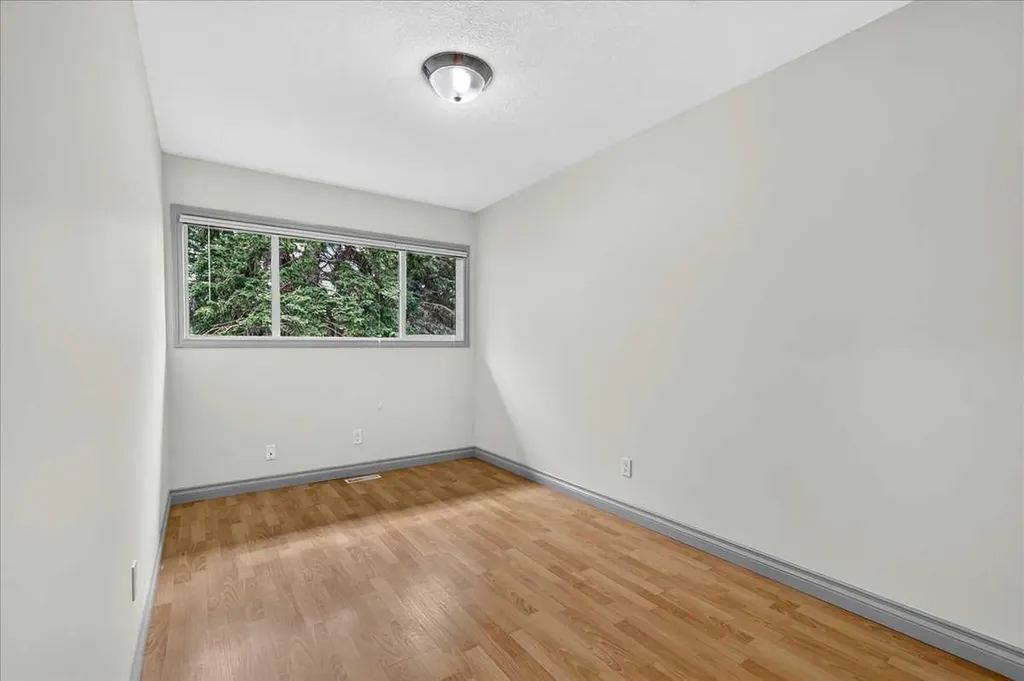 4707 Brockington Road NW Calgary AB T2L 1R5