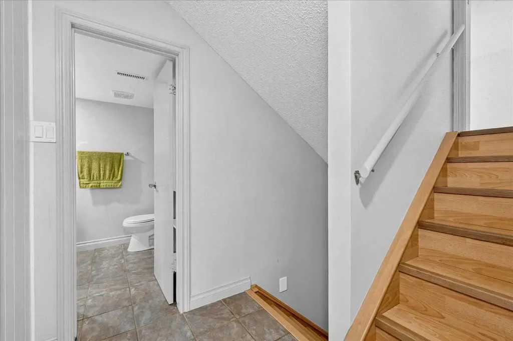 4707 Brockington Road NW Calgary AB T2L 1R5