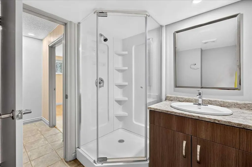 4707 Brockington Road NW Calgary AB T2L 1R5