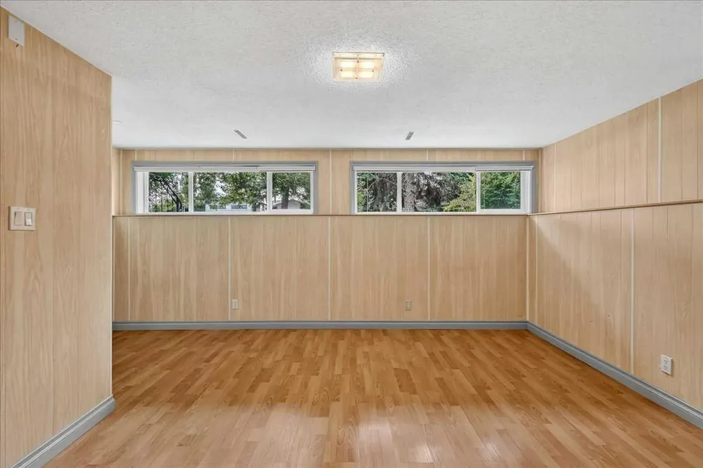 4707 Brockington Road NW Calgary AB T2L 1R5