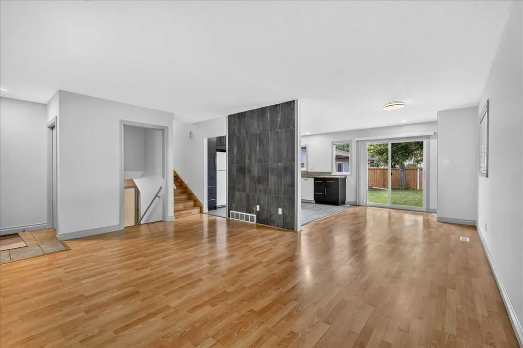 4707 Brockington Road NW Calgary AB T2L 1R5