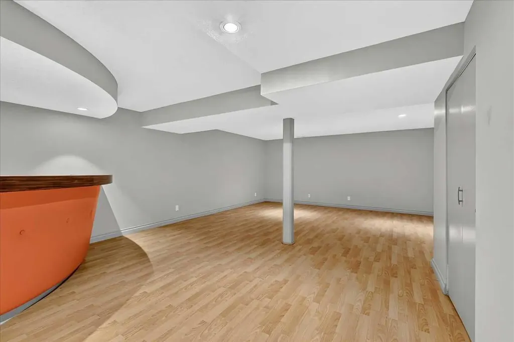 4707 Brockington Road NW Calgary AB T2L 1R5
