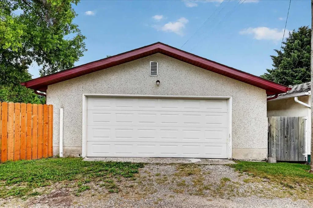 4707 Brockington Road NW Calgary AB T2L 1R5