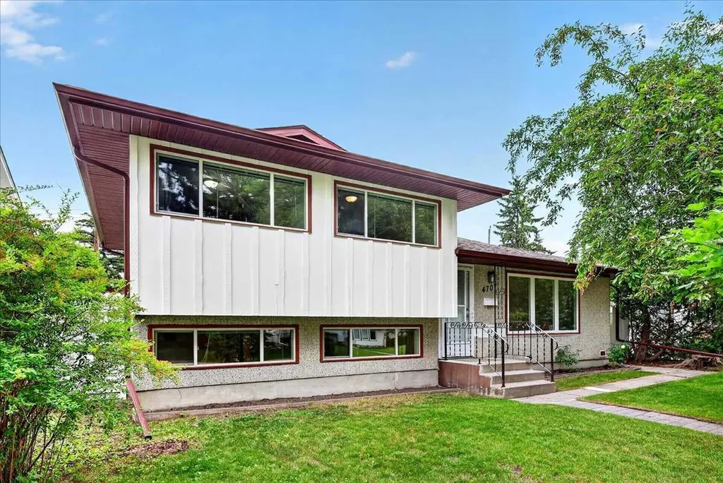 4707 Brockington Road NW Calgary AB T2L 1R5