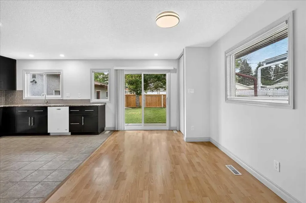 4707 Brockington Road NW Calgary AB T2L 1R5