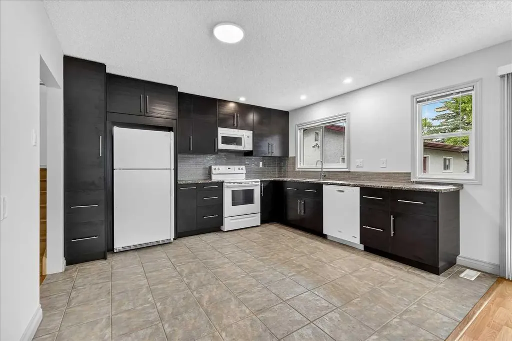 4707 Brockington Road NW Calgary AB T2L 1R5