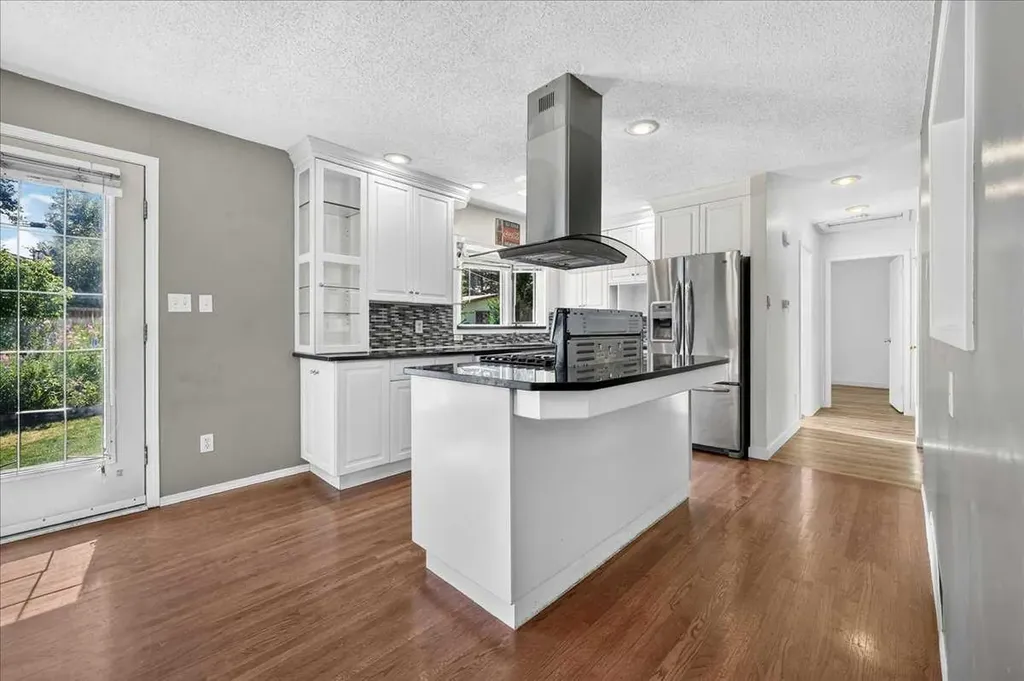 4711 Montana Drive NW Calgary AB T3B 1G2