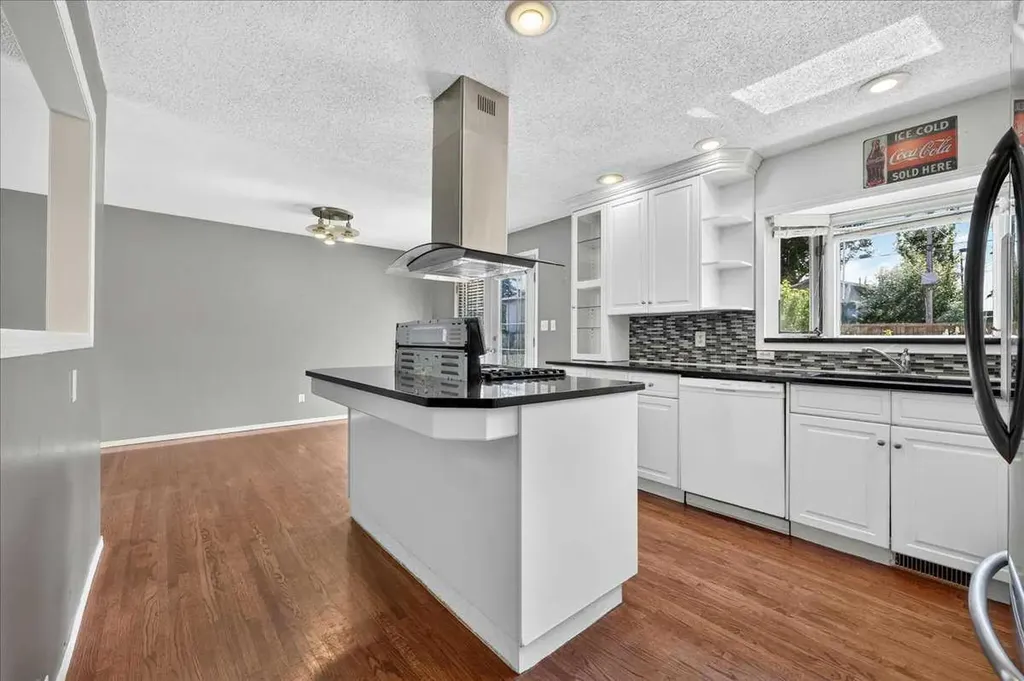 4711 Montana Drive NW Calgary AB T3B 1G2