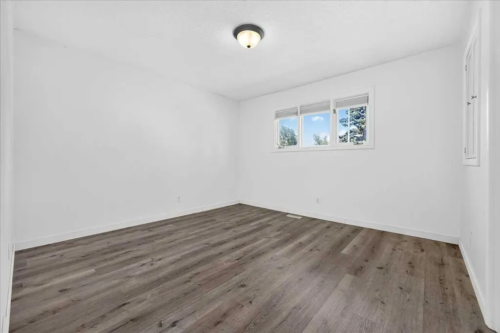 4711 Montana Drive NW Calgary AB T3B 1G2