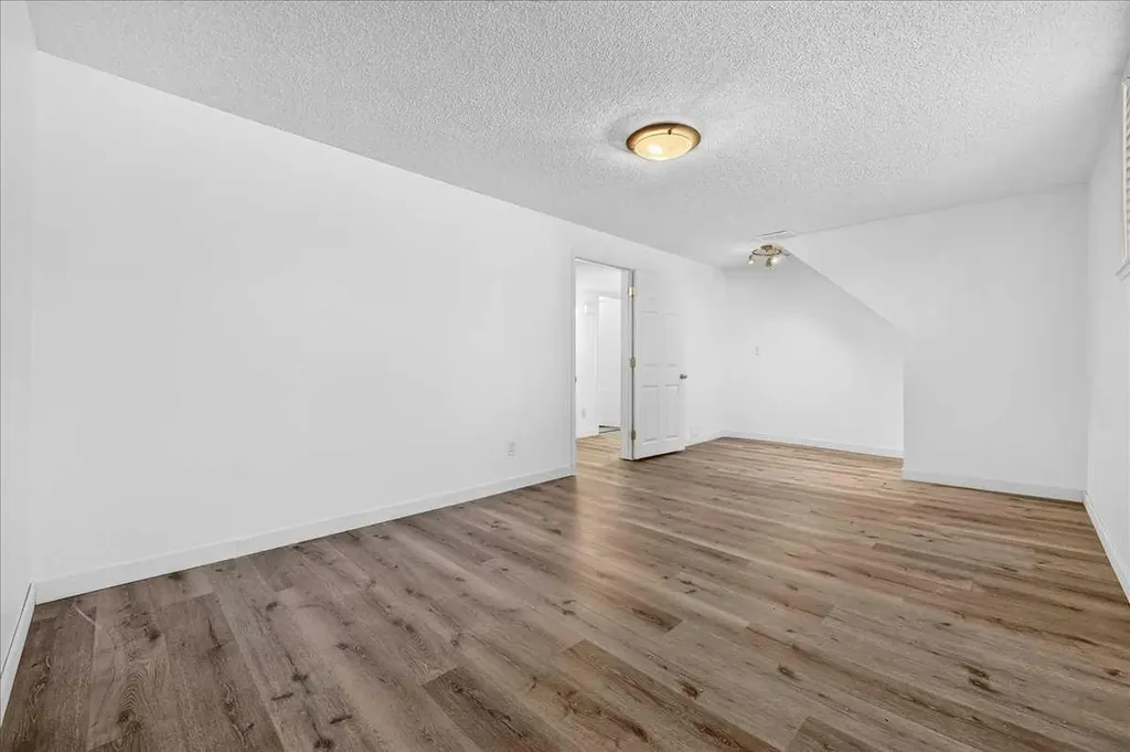 4711 Montana Drive NW Calgary AB T3B 1G2