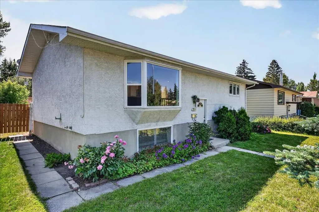 4711 Montana Drive NW Calgary AB T3B 1G2