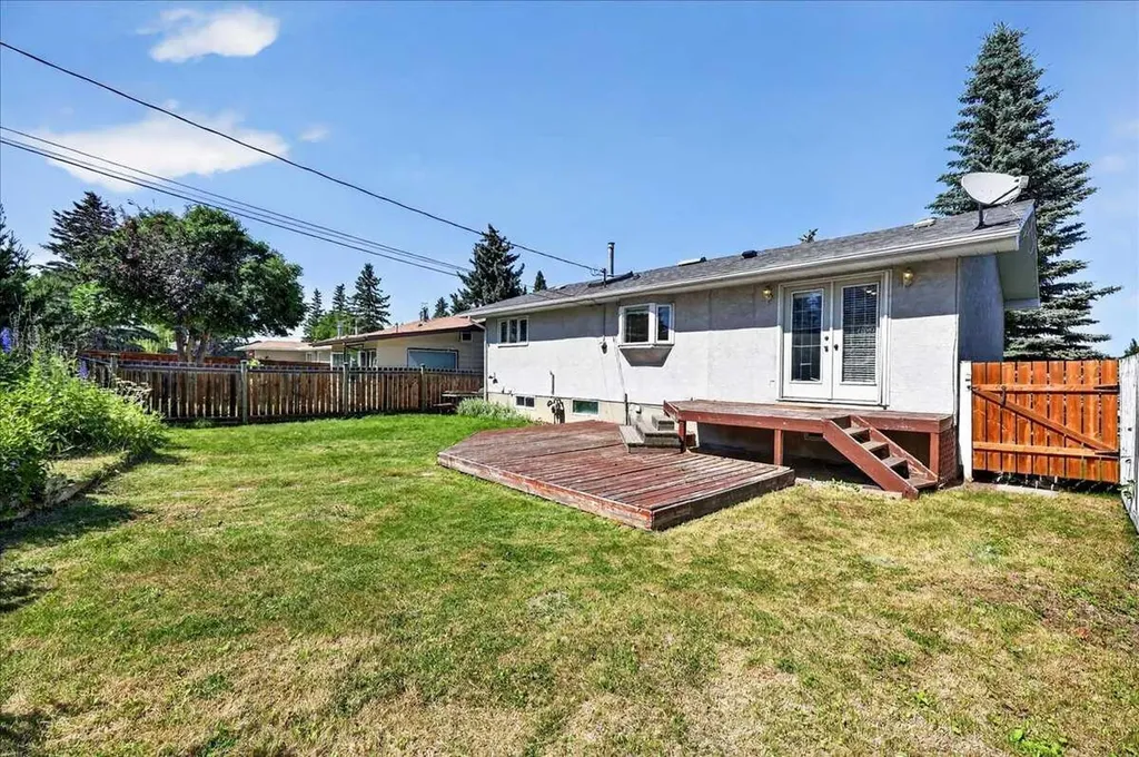 4711 Montana Drive NW Calgary AB T3B 1G2