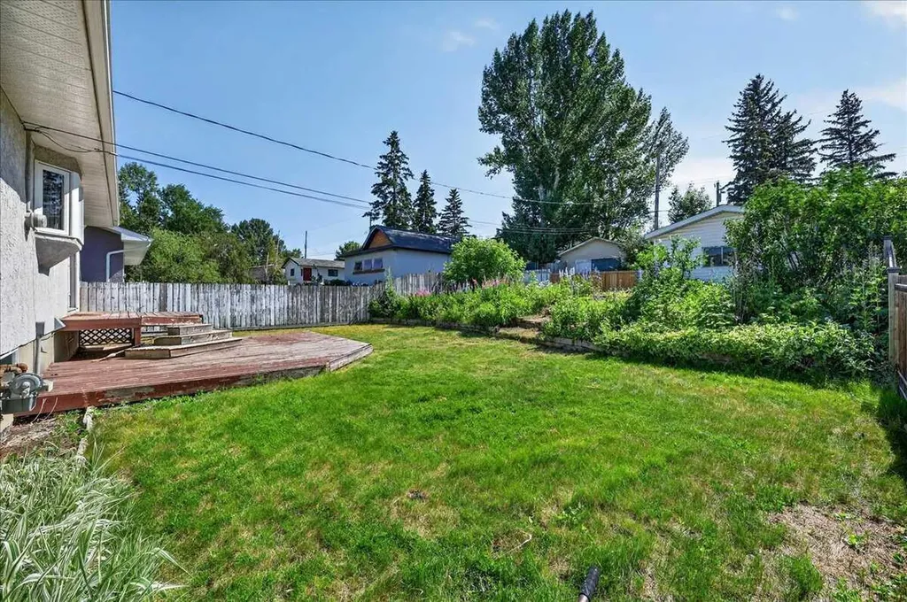 4711 Montana Drive NW Calgary AB T3B 1G2